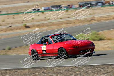 media/Oct-01-2022-Team Topak Racing (Sat) [[f860fb51be]]/2-Inter Low 2/session 1 turn 3/